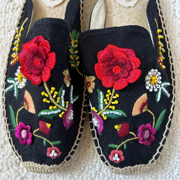 NEW SALUDOS EMBROIDERED MULE STYLE FLATS - Picture 2 of 7